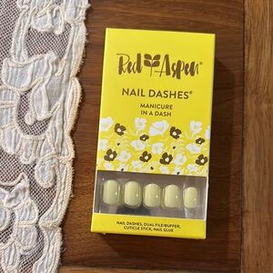 Red Aspen Yellow Nail Dashes